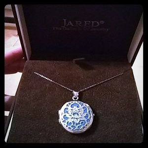 JARED® GALLERIA OF JEWELRY LOTUS LOCKET